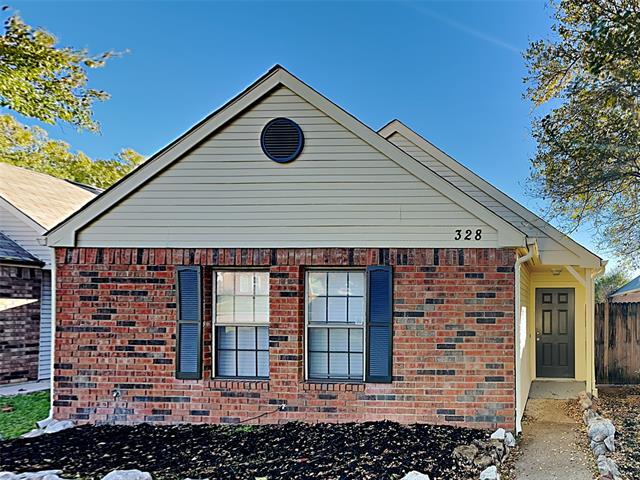 328 Teakwood Ln in Lewisville, TX - Building Photo