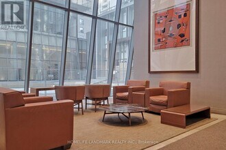 50 Charles St E in Toronto, ON - Building Photo - Building Photo