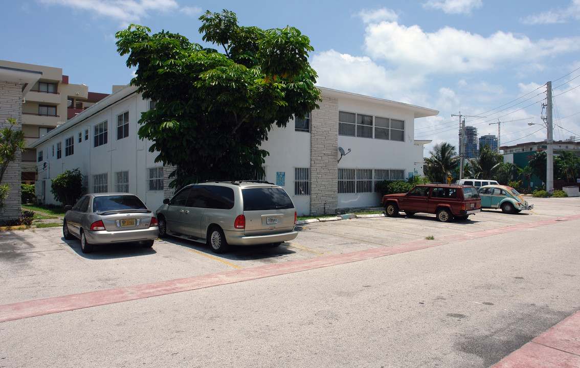 7271 Gary Ave in Miami Beach, FL - Building Photo