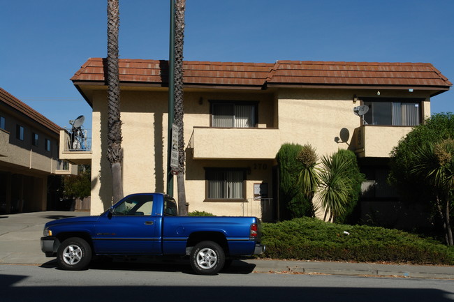 270 Richmond Dr in Millbrae, CA - Foto de edificio - Building Photo