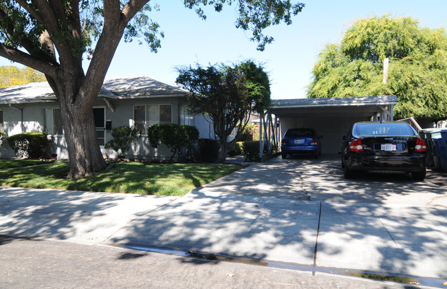 2721 Byron/660 Colorado in Palo Alto, CA - Foto de edificio - Building Photo