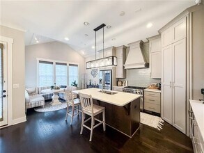 984 Memorial Walk SE in Atlanta, GA - Building Photo - Building Photo