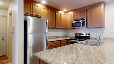 Windsong in Issaquah, WA - Building Photo - Building Photo