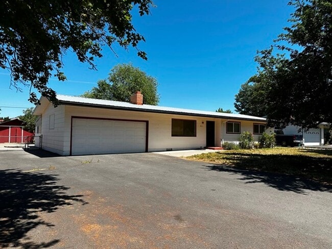 property at 4511 Onyx Ave