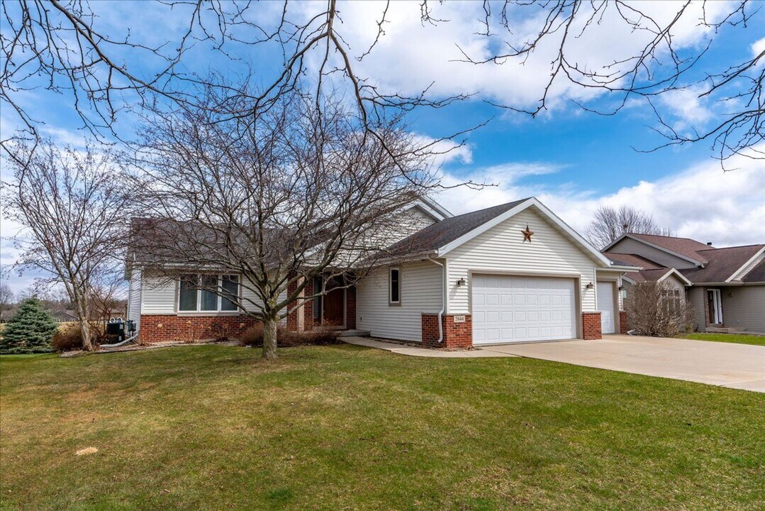 2644 Mica Rd in Fitchburg, WI - Building Photo