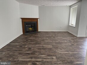 2125 Wainwright Ct in Frederick, MD - Building Photo - Building Photo