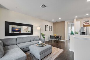 7221 Cedar Rd in Los Angeles, CA - Building Photo