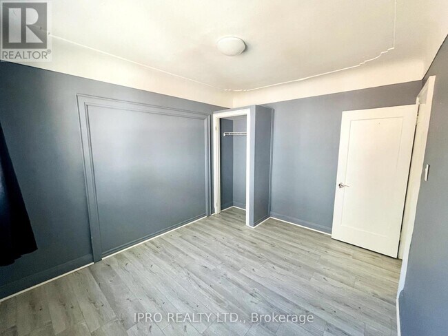 102 Dalewood Ave in Hamilton, ON - Building Photo - Building Photo