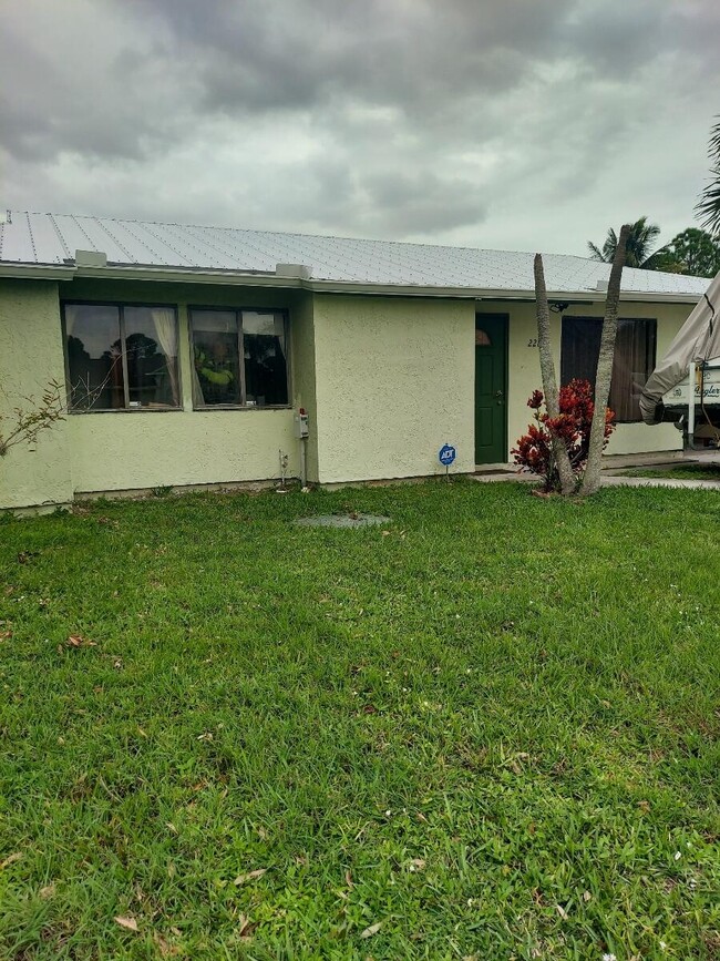 2289 SE Seamist St in Port St. Lucie, FL - Building Photo - Building Photo