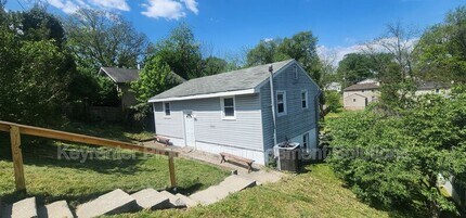 813 Highland Ave in Waynesboro, VA - Building Photo - Building Photo