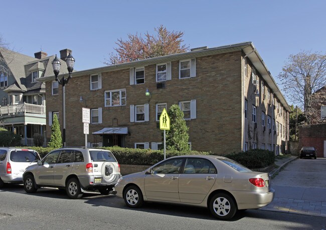 590 Bergen Ave in Jersey City, NJ - Building Photo - Building Photo