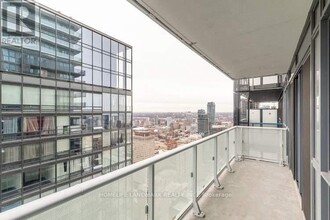 7-5407 Grenville St in Toronto, ON - Building Photo - Building Photo
