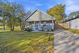 124 Chris Dr in Rockwall, TX - Building Photo