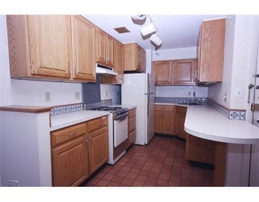 281 Beacon St, Unit 10
