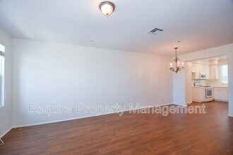 74 Elm Dr in Camarillo, CA - Building Photo - Building Photo