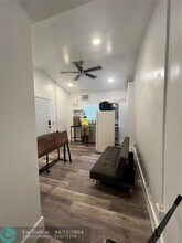 42 SW 11th St, Unit B in Dania Beach, FL - Building Photo - Building Photo