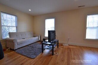 7 Higgins St, Unit 1 in Boston, MA - Building Photo - Building Photo