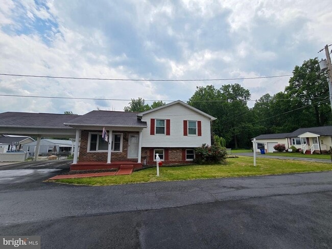 4 S Altamont Ave in Thurmont, MD - Building Photo - Building Photo