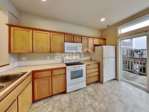 125 Wild Rose St in Fircrest, WA - Foto de edificio - Building Photo