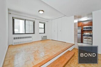 85 8th Ave in New York, NY - Building Photo - Building Photo