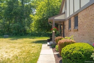 1931 Allenway Ct in Rochester Hills, MI - Building Photo - Building Photo
