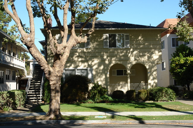 1456 Bellevue Ave in Burlingame, CA - Foto de edificio - Building Photo