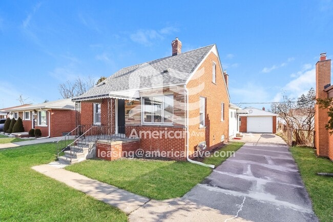 24914 Rosalind Ave in Eastpointe, MI - Building Photo - Building Photo