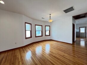 42 Pinkham Rd in Medford, MA - Building Photo - Building Photo