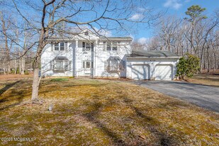 878 Green Valley Rd in Jackson Township, NJ - Building Photo