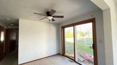 694 Trailsway Ln in Neenah, WI - Foto de edificio - Building Photo