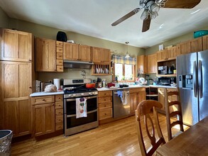 121 Lowell St, Unit 2 in Somerville, MA - Building Photo - Building Photo
