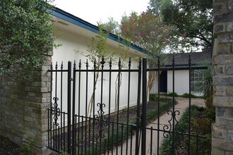 16202 Barcelona Dr in Friendswood, TX - Building Photo - Building Photo