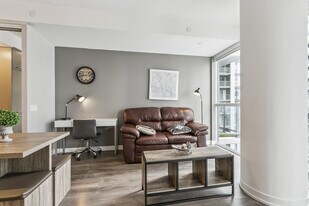 93 Peter St in Toronto, ON - Building Photo