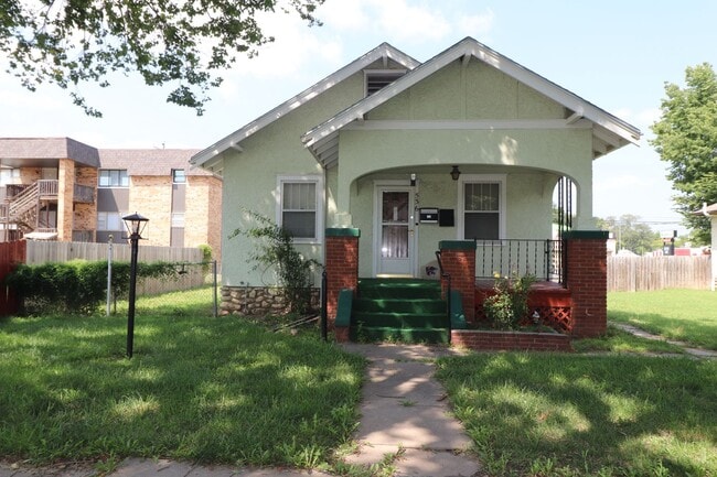 property at 536 W 5th St