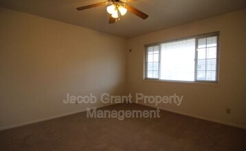 1940 Ammon Rd in Ammon, ID - Building Photo - Building Photo