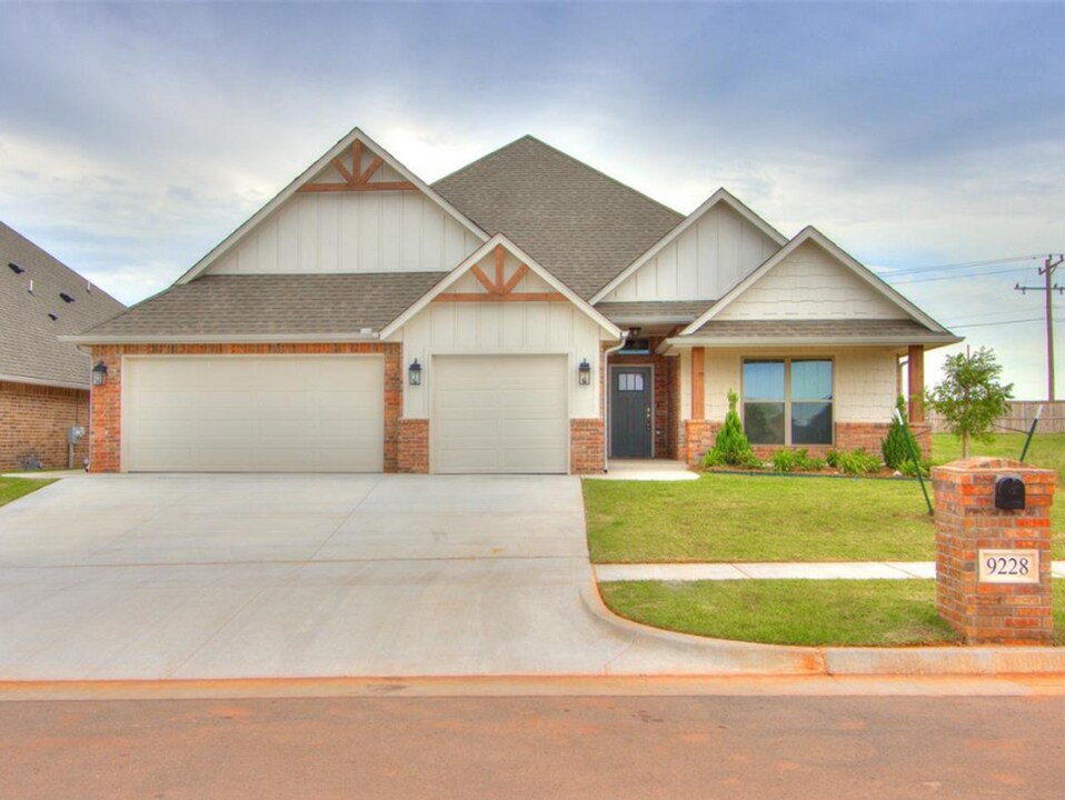 9228 SW 44th Terrace in Oklahoma City, OK - Building Photo