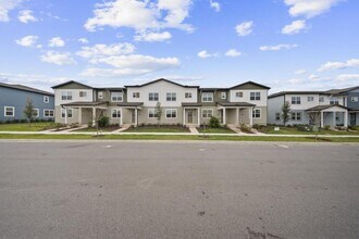 17538 Northlake Grv Dr in Oakland, FL - Building Photo - Building Photo