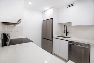 13250 SW 7th Ct in Pembroke Pines, FL - Building Photo