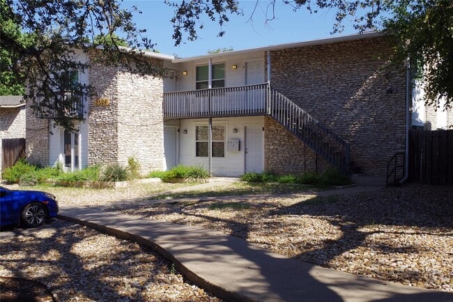 2504 Manor Cir in Austin, TX - Building Photo - Building Photo