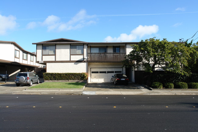 1110 Mission Rd in South San Francisco, CA - Building Photo - Building Photo