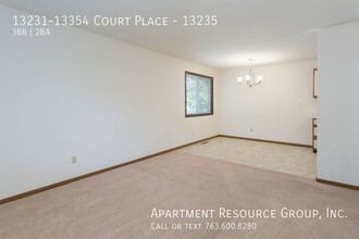 13231 Court Pl, Unit 13235 in Burnsville, MN - Building Photo - Building Photo