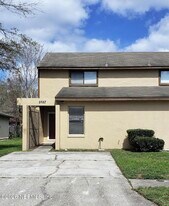 5557 Greatpine Ln S in Jacksonville, FL - Building Photo