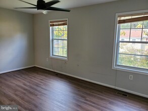 9847 Oakdale Woods Ct in Vienna, VA - Building Photo - Building Photo