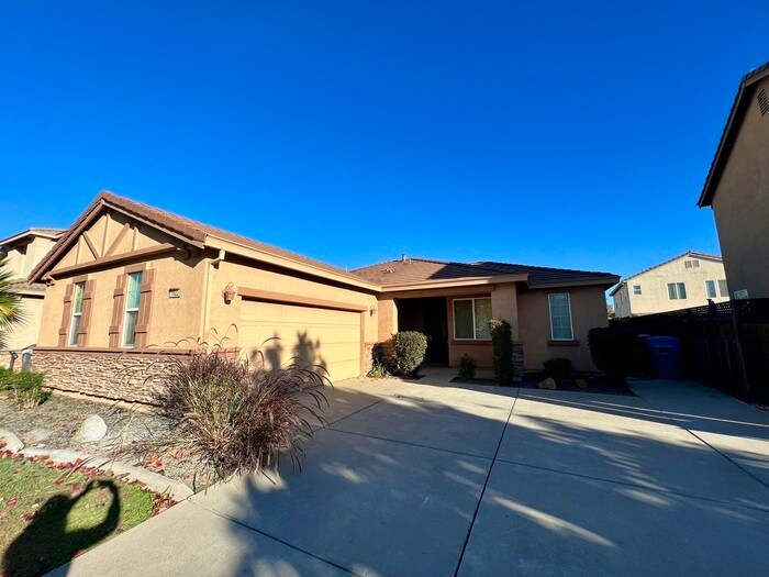 1923 Pyramid Creek Dr in Marysville, CA - Building Photo