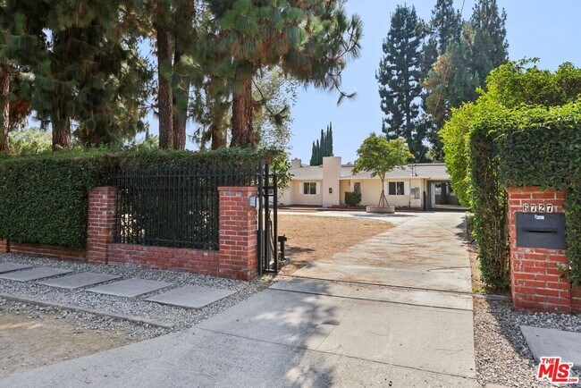 6727 Orion Ave in Los Angeles, CA - Building Photo - Building Photo