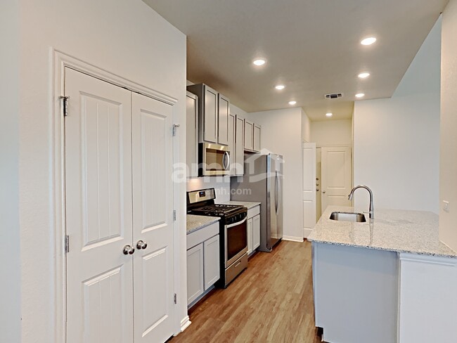 2709 Wolfcreek in New Braunfels, TX - Foto de edificio - Building Photo