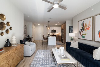 Cortland at Castle Hills in Lewisville, TX - Foto de edificio - Building Photo