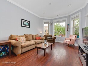 2725 N Kedzie Ave in Chicago, IL - Foto de edificio - Building Photo