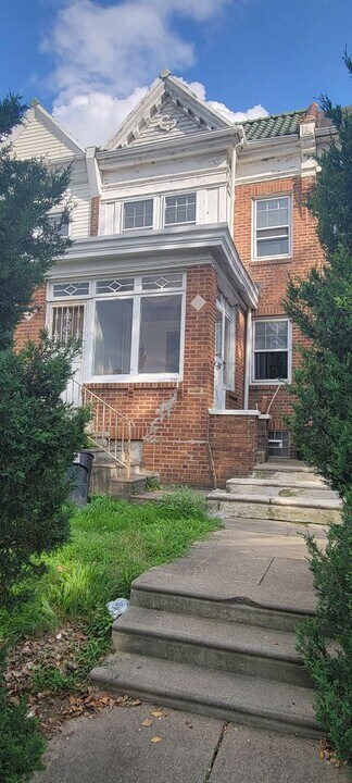 5261 E Roosevelt Blvd in Philadelphia, PA - Building Photo