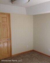 1652 N Warren Ave in Milwaukee, WI - Foto de edificio - Building Photo